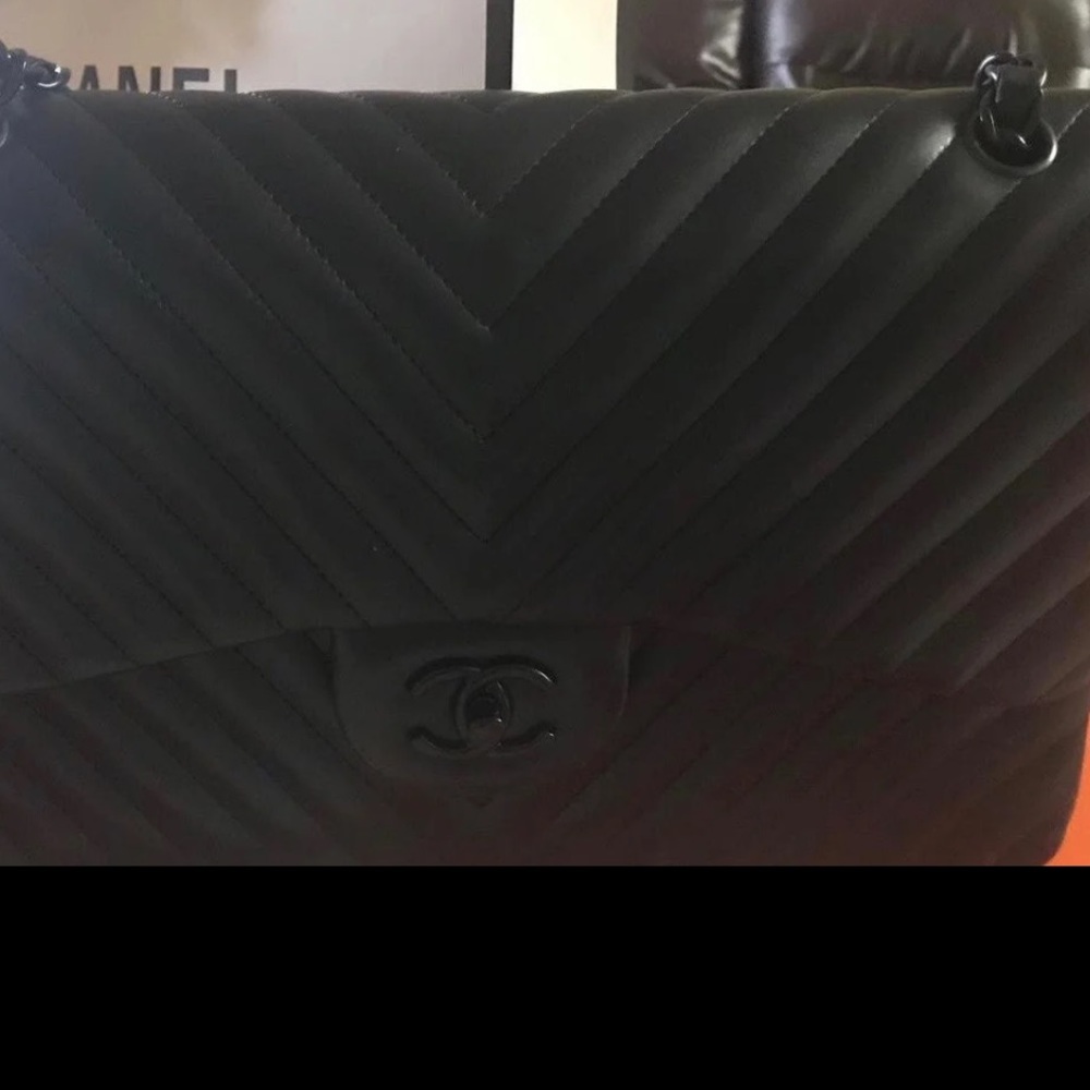 COPY - Chanel purse chevron all black